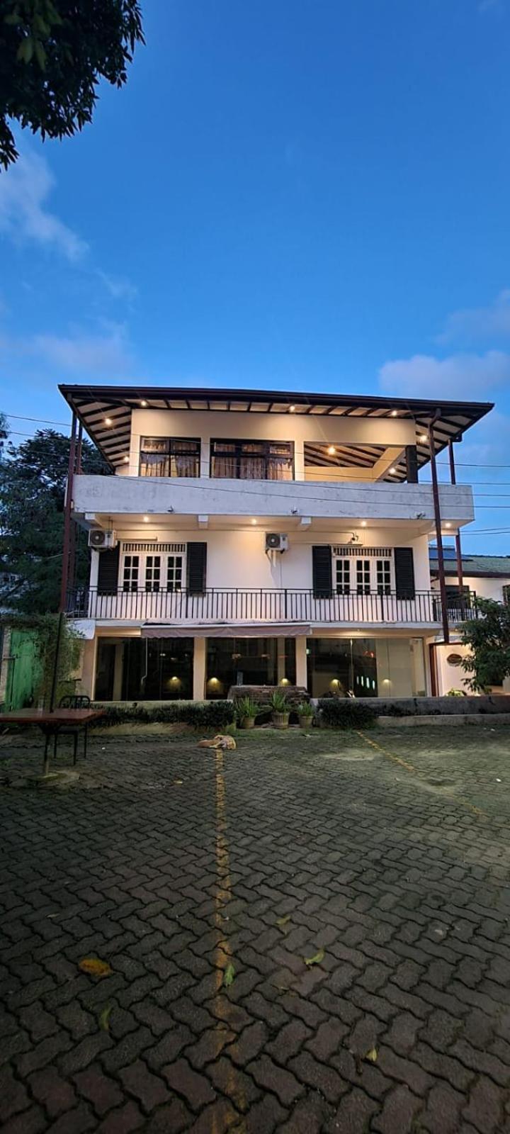 The Empyrean Airport Transit Hotel Katunayaka Exterior foto
