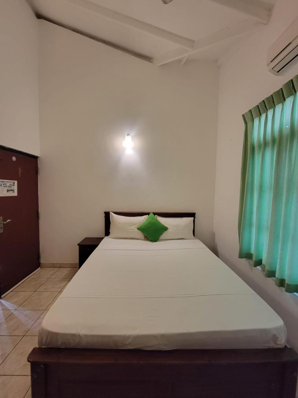 The Empyrean Airport Transit Hotel Katunayaka Exterior foto