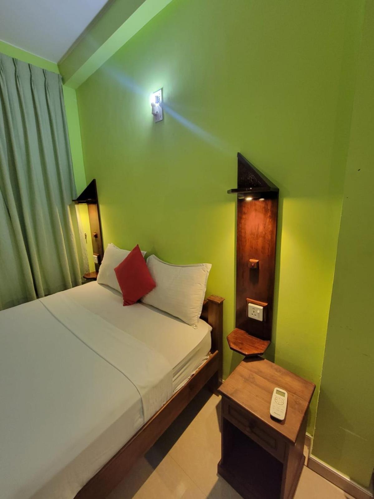 The Empyrean Airport Transit Hotel Katunayaka Exterior foto